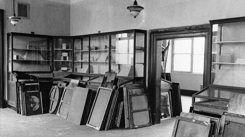 Schwarz-weiß Aufnahme von einer Bildersammlung